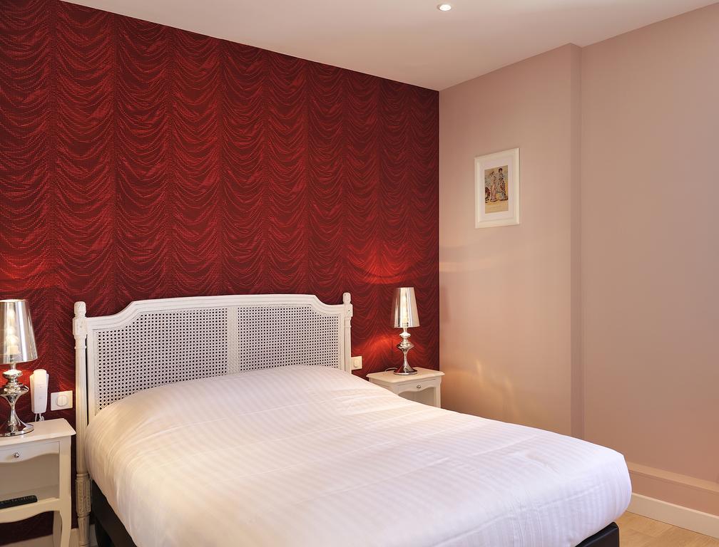 Auberge Du Grand Dauphin Dhuizon Oda fotoğraf