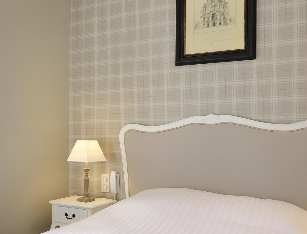 Auberge Du Grand Dauphin Dhuizon Oda fotoğraf
