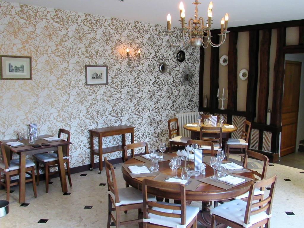 Auberge Du Grand Dauphin Dhuizon Dış mekan fotoğraf