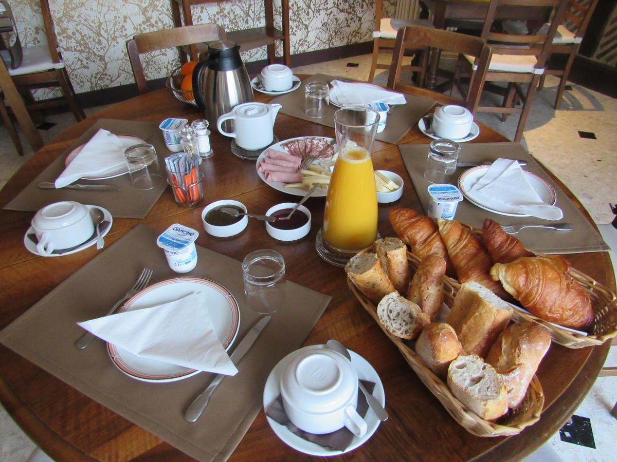 Auberge Du Grand Dauphin Dhuizon Dış mekan fotoğraf