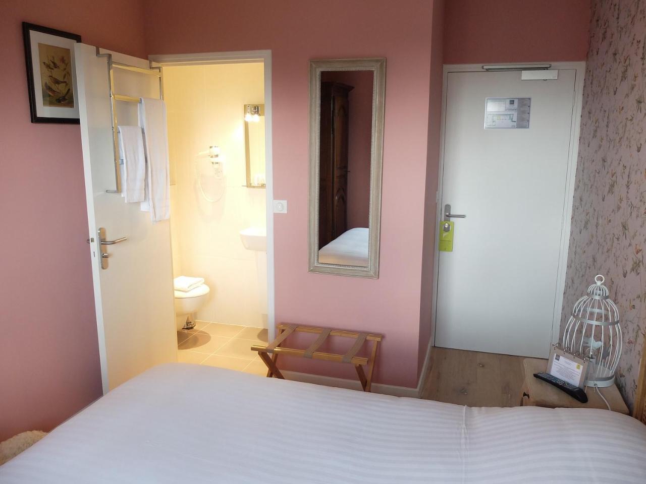 Auberge Du Grand Dauphin Dhuizon Dış mekan fotoğraf